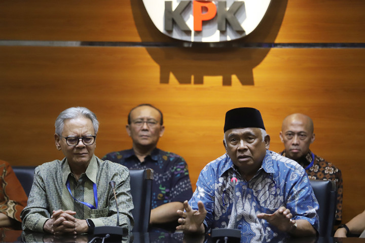 Mereka meminta DPR dan pemerintah tidak terburu-buru dalam merevisi Undang-Undang Nomor 30 Tahun 2002 tentang KPK.