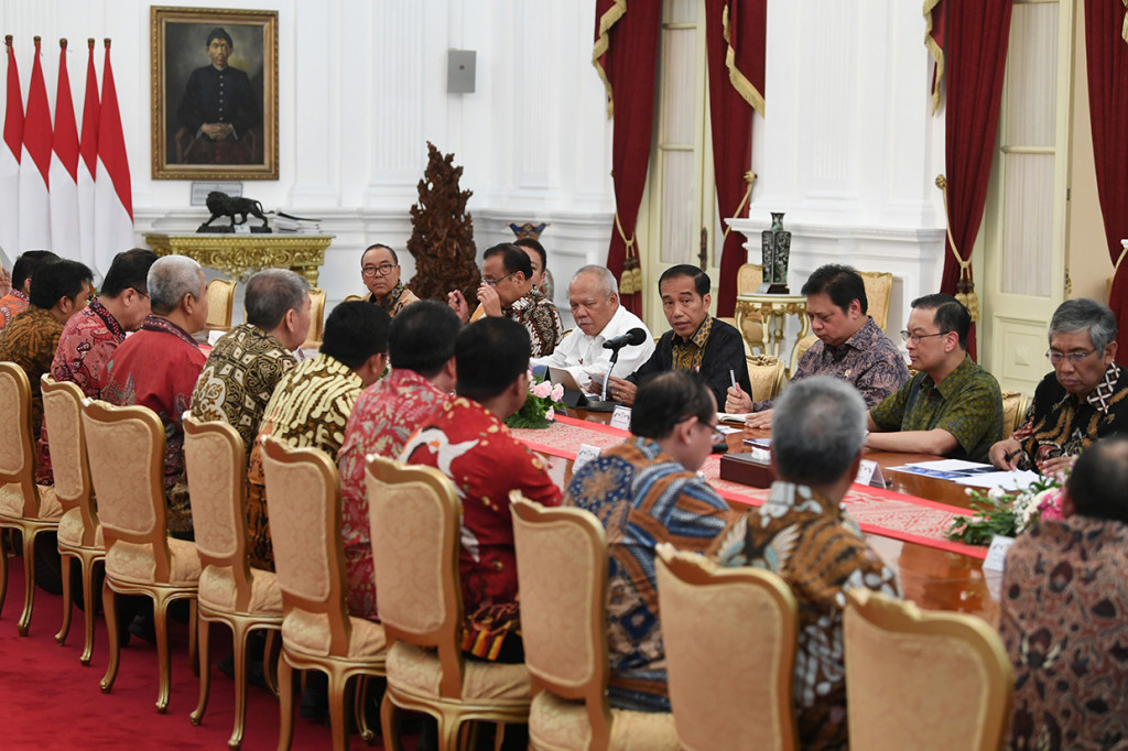 Jokowi menilai kondisi usaha tekstil di Indonesia belum mengalami peningkatan.