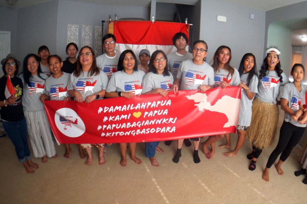 Di Austin, Texas, acara diselenggarakan di kediaman salah satu anggota Amerika Bersatu yang kebetulan sedang berdiskusi untuk merayakan Hari Batik pada bulan Oktober mendatang.