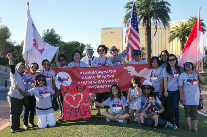 Di Las Vegas, acara dilangsungkan di depan tanda Selamat Datang Las Vegas dengan koordinasi dari Shanty Jones, warga Indonesia yang juga pernah tinggal di Papua.
