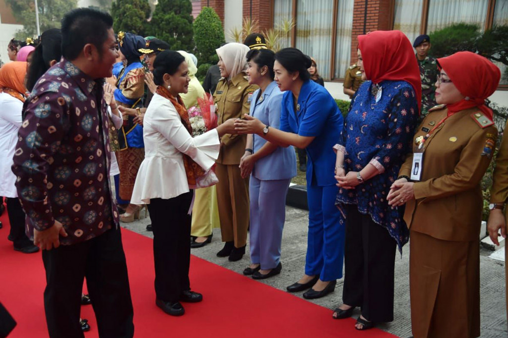 Sebagai agenda terakhir, selain sosialisasi bahaya narkoba, Iriana bersama istri menteri juga akan berdiskusi dengan para pelajar mengenai bahaya hoaks, perundungan, dan pornografi.