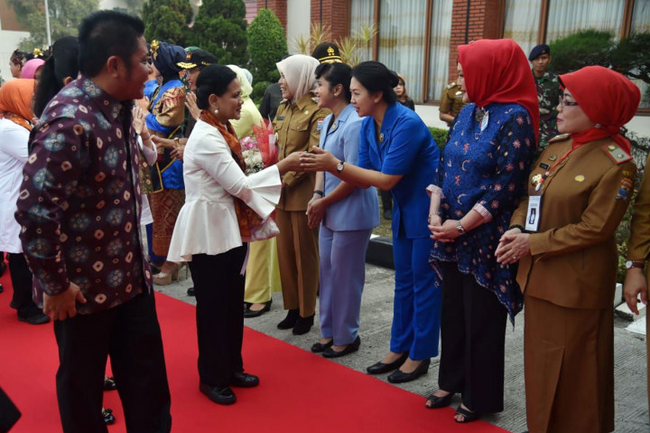 Sebagai agenda terakhir, selain sosialisasi bahaya narkoba, Iriana bersama istri menteri juga akan berdiskusi dengan para pelajar mengenai bahaya hoaks, perundungan, dan pornografi.