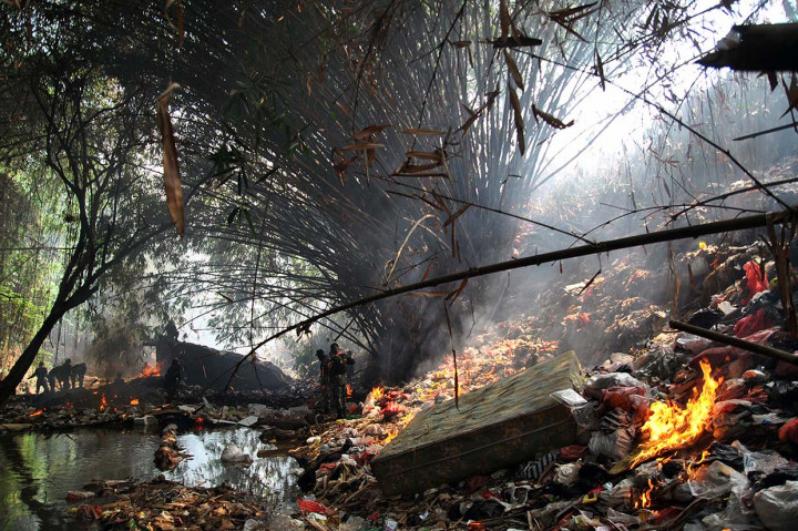 Kegiatan tersebut diikuti tim gabungan Pemerintah Kota dan Kabupaten Bogor, TNI AD, Satgas Naturalisasi Ciliwung-Cisadane Bogor dan relawan selain dalam rangka Gerakan Indonesia Bersih