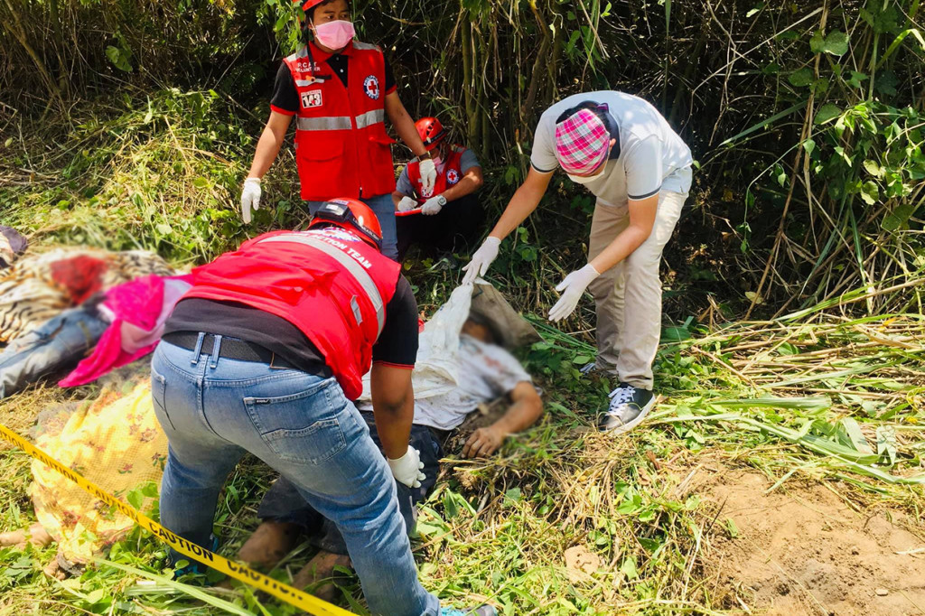Truk lori yang mengangkut puluhan orang masuk jurang di Filipina selatan dan menewaskan sedikitnya 15 orang.