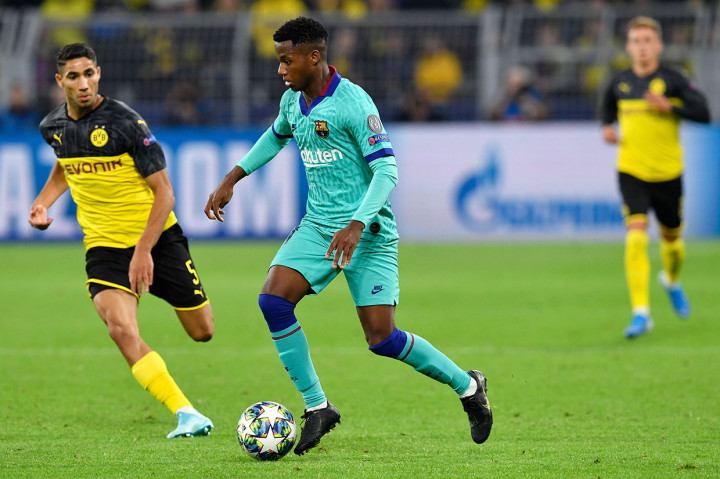 Bintang remaja Ansu Fati menjadi debutan termuda Liga Champions Barcelona setelah jadi starter melawan Borussia Dortmund, Rabu, 18 September 2019 dini hari WIB. Dengan usia 16 tahun dan 322 hari, pemain asal Guinea Bissau tersebut sekitar dua bulan lebih muda dari pemegang rekor sebelumnya Bojan Krkic yang melakukan debut Liga Champions pada 2007. 