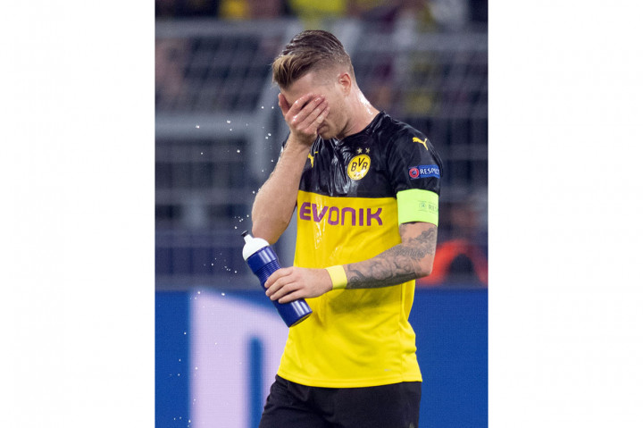 Reus keluar lapangan dengan muka tertunduk karena beberapa peluang yang diciptakannya berhasil digagalkan ter Stegen.