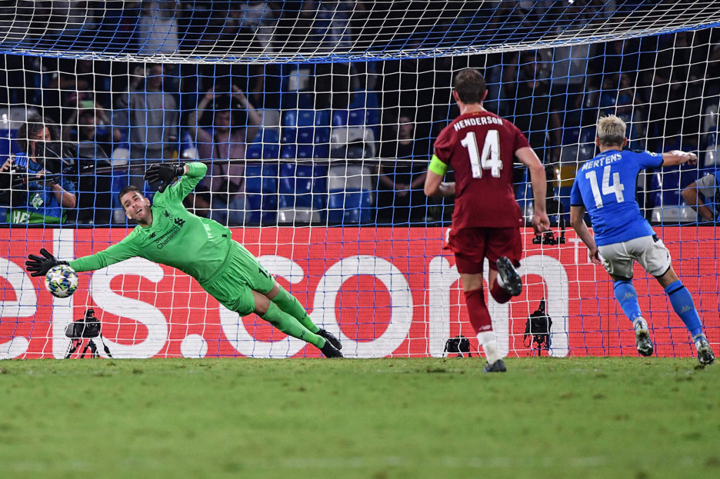 Menit ke-80 Napoli mendapat hadiah penalti setelah Jose Callejon dilanggar Andy Robertson. Mertens yang maju sebagai algojo sukses mengonversi menjadi gol.