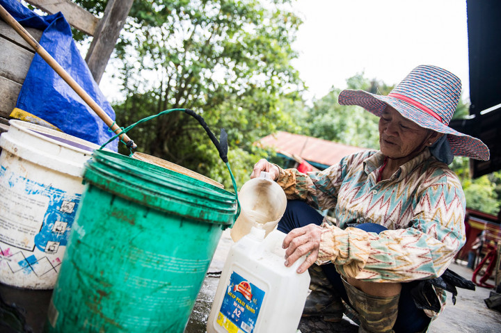 Menurut pengakuan salah satu warga, Purwati, pengolahan garam gunung ini telah dilakukan sejak nenek moyang mereka. Daerah ini mempunyai sumber mata air yang tidak pernah kering dan rasanya asin.