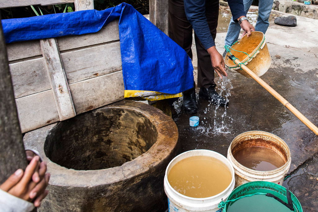 Ada dua sumur di desa Long Midang yang masih aktif digunakan untuk pengolahan garam, warga setempat memberikan nama sumur itu laki-laki dan perempuan. Pengolahan sumur atau pembuatan garam tidak dikelola secara perorangan namun oleh setiap keluarga secara bergiliran. 