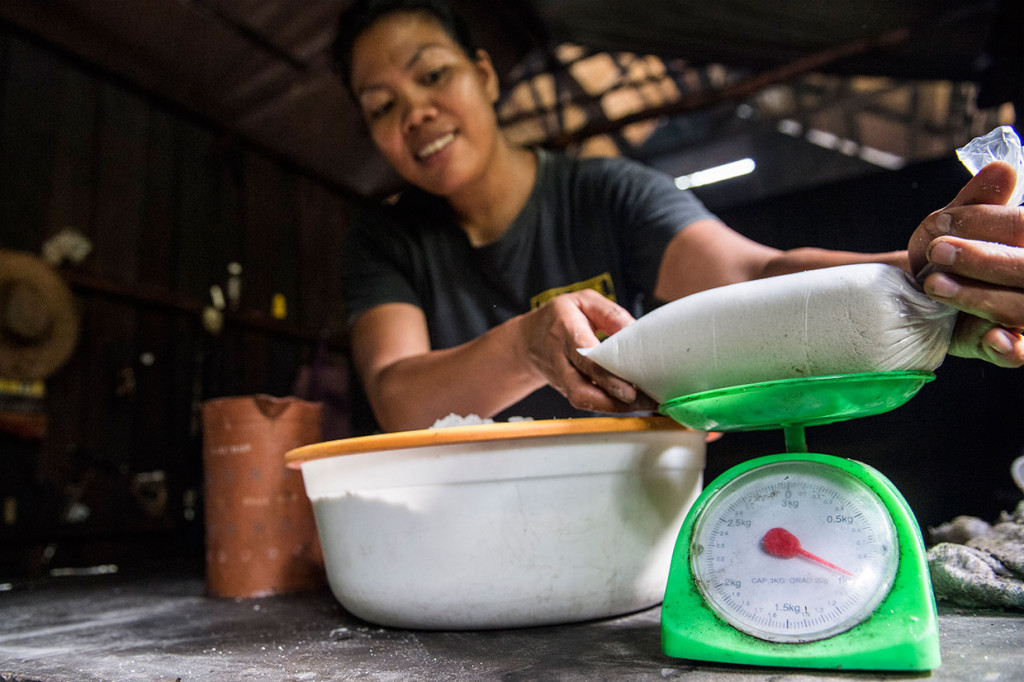 Garam gunung di Krayan diyakini memiliki kandungan yodium yang tinggi. Karena kualitas garam yang sangat baik ini masyarakat menjualnya sebagai oleh-oleh kepada wisatawan. Beberapa juga dijual ke negeri tetangga seperti Sabah, Serawak, hingga Brunei Darussalam dengan harganya lebih mahal dari garam biasanya.