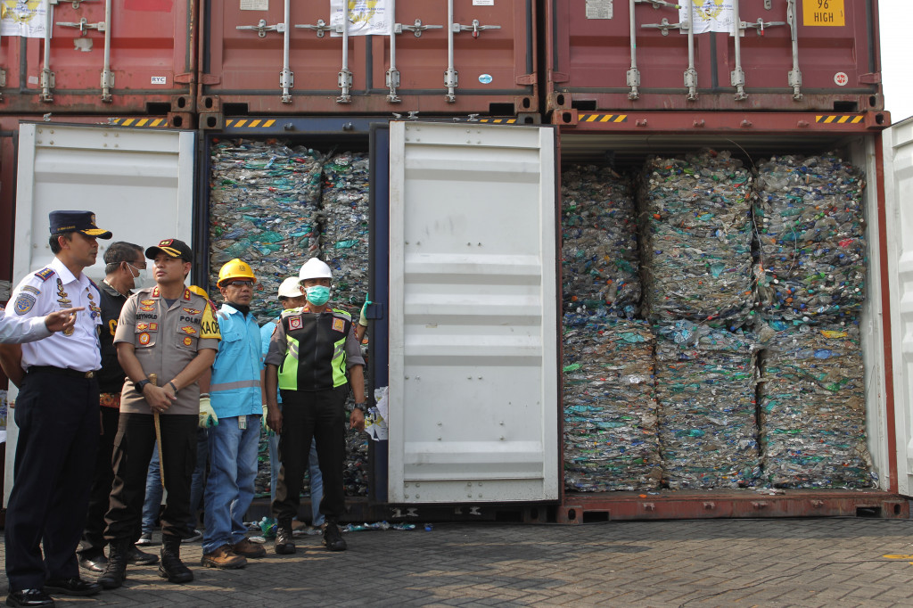 Pemerintah melalui Direktorat Jenderal Bea dan Cukai (DJBC) memulangkan 9 kontainer atau sebesar kurang lebih 135 ton sampah plastik ke Australia.