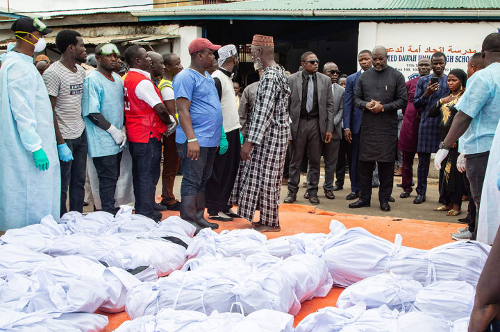 Presiden Liberia George Weah bertakziah ke lokasi kejadian dan mengucapkan bela sungkawa atas musibah tersebut.