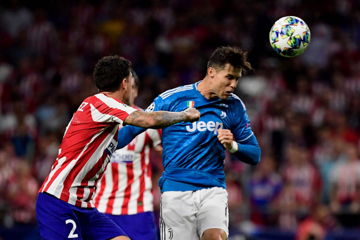 Sementara peluang Juventus lewat sundulan Ronaldo di menit-menit akhir babak pertama dengan gampang diantisipasi kiper Atletico Jan Oblak. Tidak ada gol yang tercipta hingga babak pertama usai.