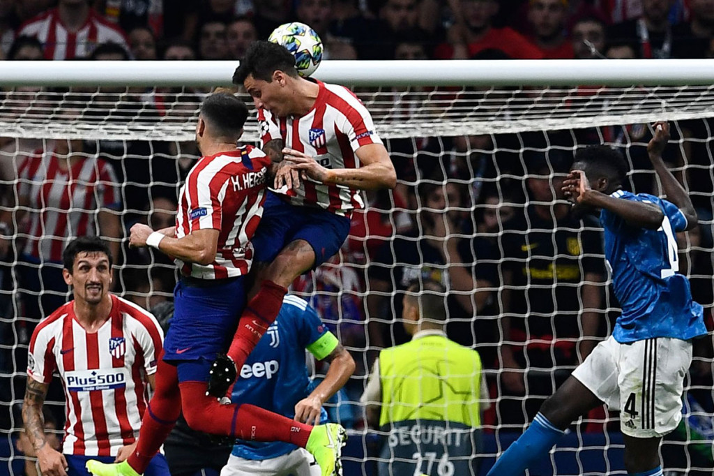 Laga akhirnya berakhir imbang 2-2 berkat gol Hector Herrera di masa injury time. Sepak pojok Kieran Tripper disambut sundulan Herrera dan bola menghujam gawang Wojciech Szczesny.