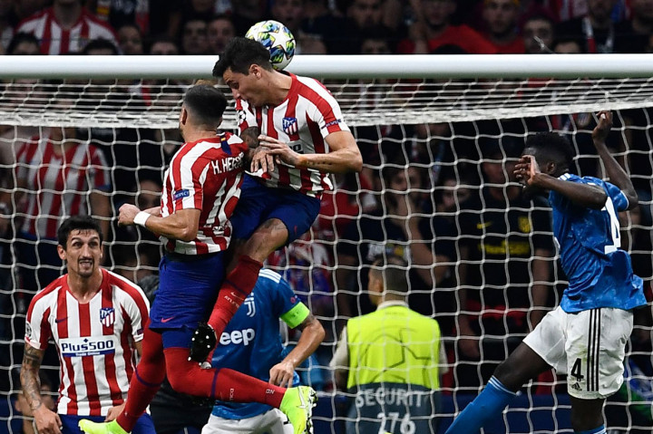 Laga akhirnya berakhir imbang 2-2 berkat gol Hector Herrera di masa injury time. Sepak pojok Kieran Tripper disambut sundulan Herrera dan bola menghujam gawang Wojciech Szczesny.