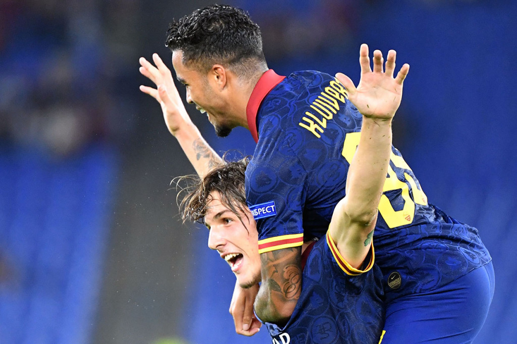 Giliran Nicolo Zaniolo yang mencatatkan namanya di papan skor pada menit ke-71 untuk membawa Roma menjauh dengan skor 3-0.