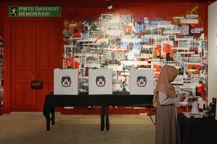 Pameran menampilkan kretivitas dari 54 perupa yang dipilih melalui seleksi serta menjadi media komunikasi antar-seniman dengan mempertemukan perupa-perupa lintas generasi, lintas disiplin, maupun lintas komunitas.