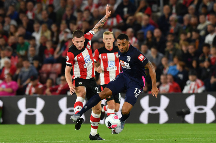 Bertandang ke St Mary's Stadium tak membuat Bournemouth ciut. Bahkan para pemain tamu dengan leluasa melancarkan serangan ke pertahanan tuan rumah.