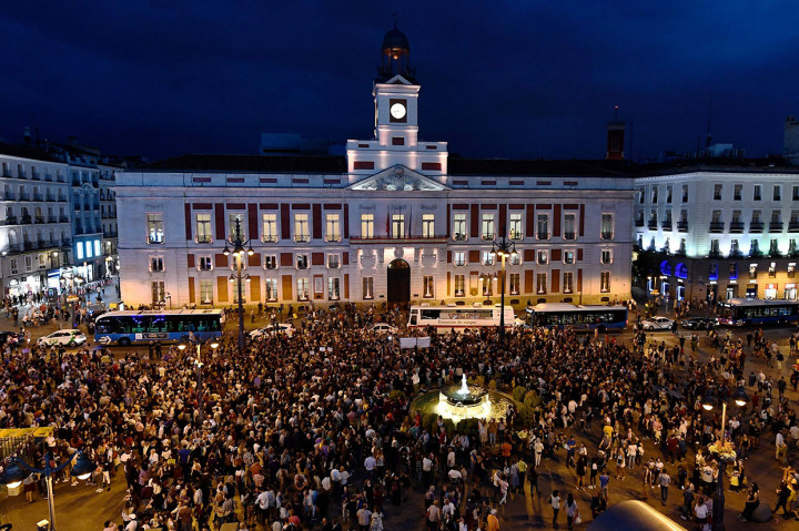 Ribuan pengunjuk rasa berkumpul di alun-alun Puerta del Sol, Madrid, Jumat, 20 September 2019 waktu setempat, selama demonstrasi memprotes kekerasan terhadap perempuan.