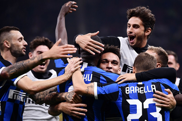Pemain Inter Milan merayakan kemenangan atas AC Milan pada laga pekan keempat Serie A.