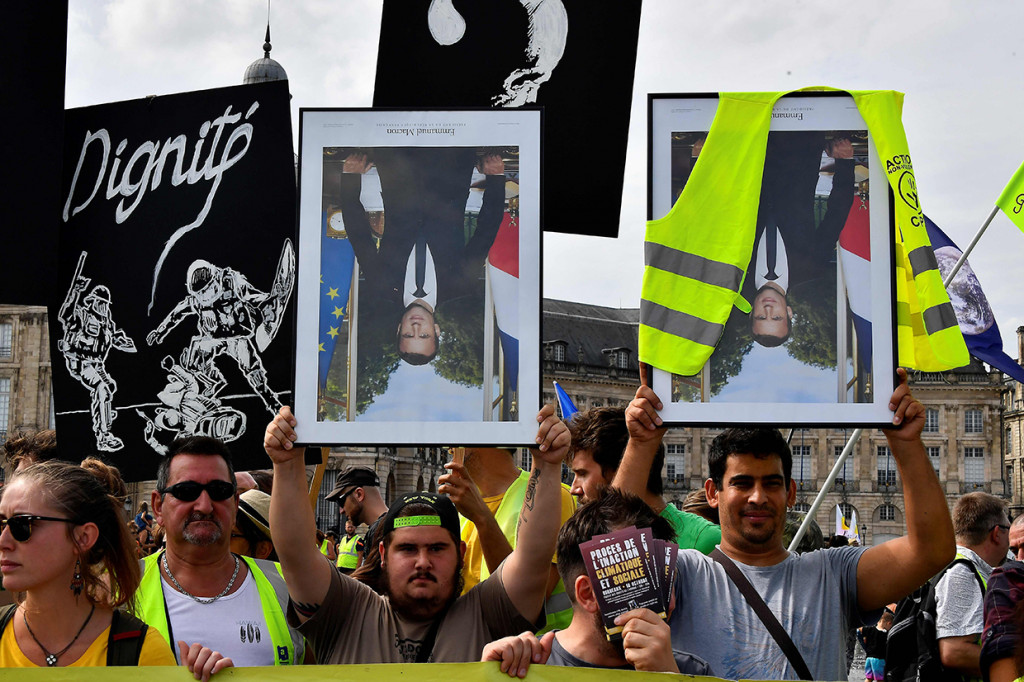 Unjuk rasa tentang perubahan iklim di Paris ini awalnya dilakukan oleh massa rompi kuning dan massa lainnya. Selain mereka, ada juga sekitar seribu massa black bloc radikal. FP Photo/Georges Gobet
