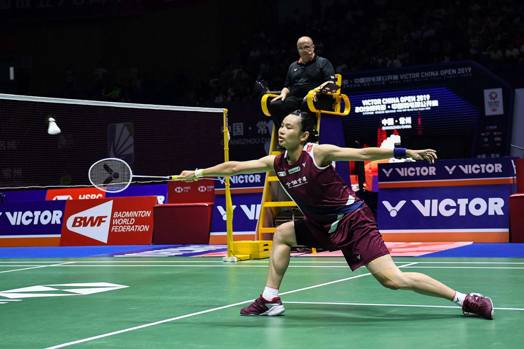 Bermain selama 65 menit di Olympic Sports Center Gymnasium, Changzhou, Marin menang lewat rubber game dengan skor 14-21, 21-17, dan 21-18.
