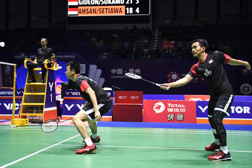 Pada laga final Olympic Sports Center Xincheng Gymnasium, kedua pasangan bertanding hingga tiga gim. Kevin/Marcus memastikan diri sebagai juara dengan skor akhir 21-18, 17-21, 21-15.