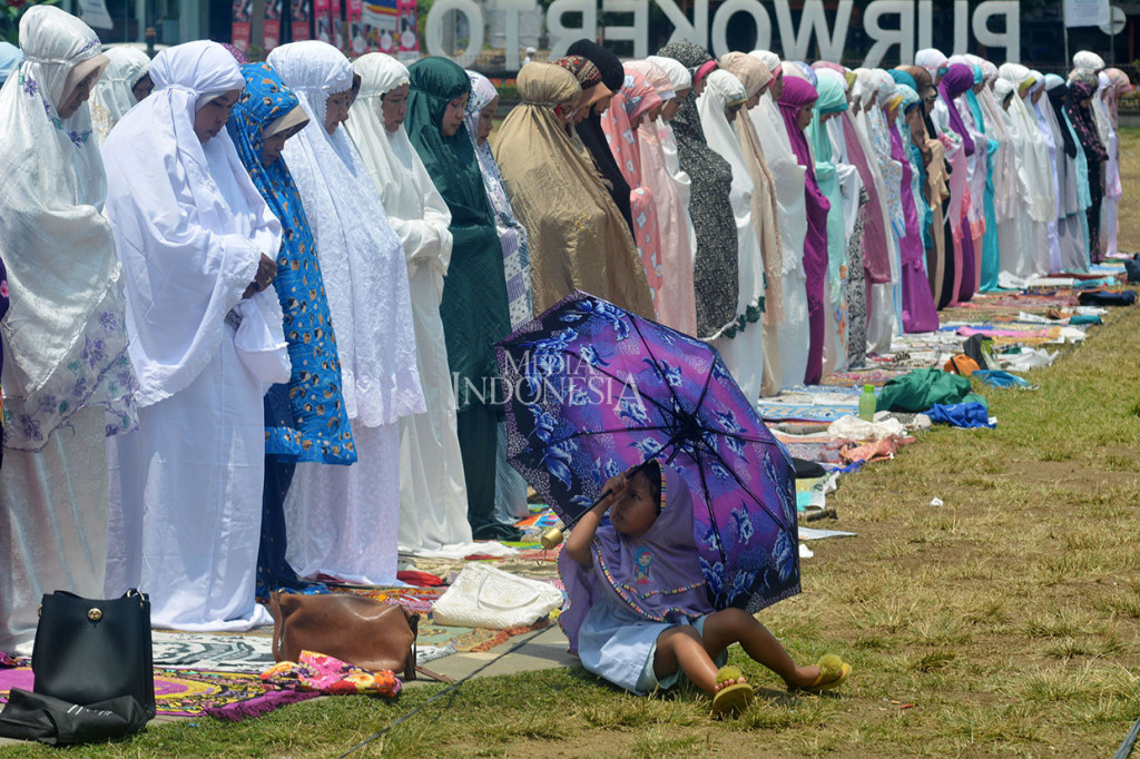 Salat meminta hujan itu digelar karena musim kemarau di Banyumas sudah cukup panjang dan terjadi krisis air bersih dan kebakaran hutan.