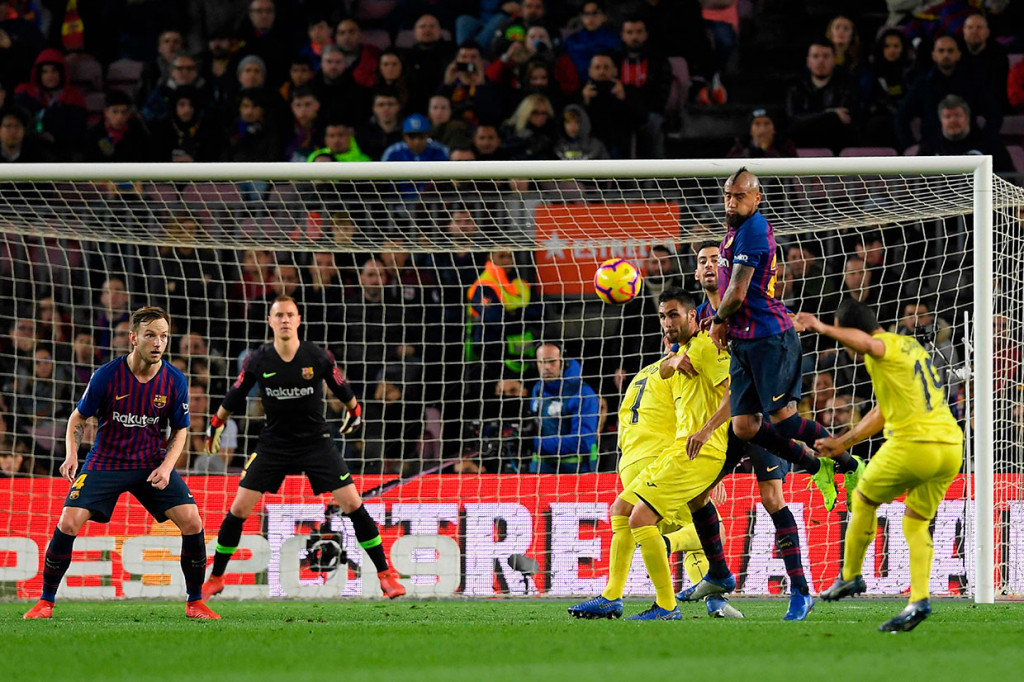 Pada menit ke-41 Villarreal memperkecil ketertinggalan lewat sepakan keras Santi Casorla. Skor 2-1 bertahan hingga jeda.