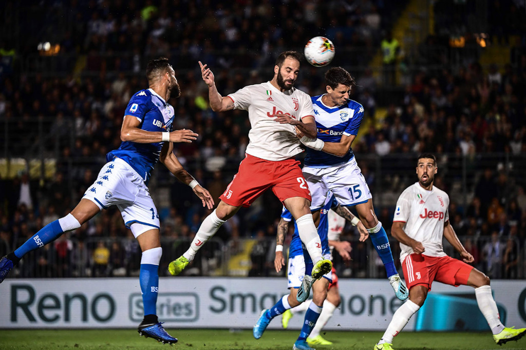 Bertandang ke markas Brescia, Stadion Mario-Rigamonti, Juventus tanpa diperkuat Cristiano Ronaldo yang menepi akibat cedera. Gonzalo Higuain dan Paulo Dybala masuk menjadi starter.