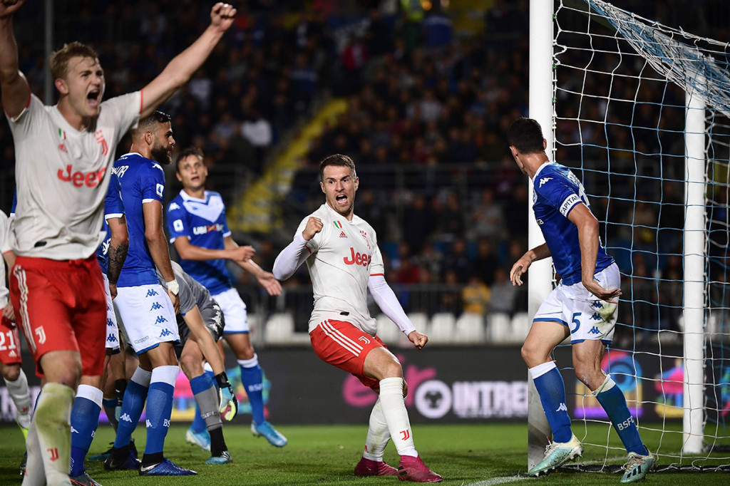 Lima menit jelang jeda, Juve akhirnya berhasil menyamakan kedudukan akibat gol bunuh diri Jhon Chancellor. Gol berawal dari sepak pojok Juan Cuadrado. Bola coba disundul para pemain Juve namun mengenai Chancellor dan masuk ke gawang sendiri.