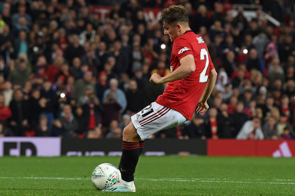 Lima algojo MU sukses menjalankan tugasnya sebagai eksekutor, sementara di pihak Rochdale hanya tiga yang berhasil menjebol gawang Sergio Romero.