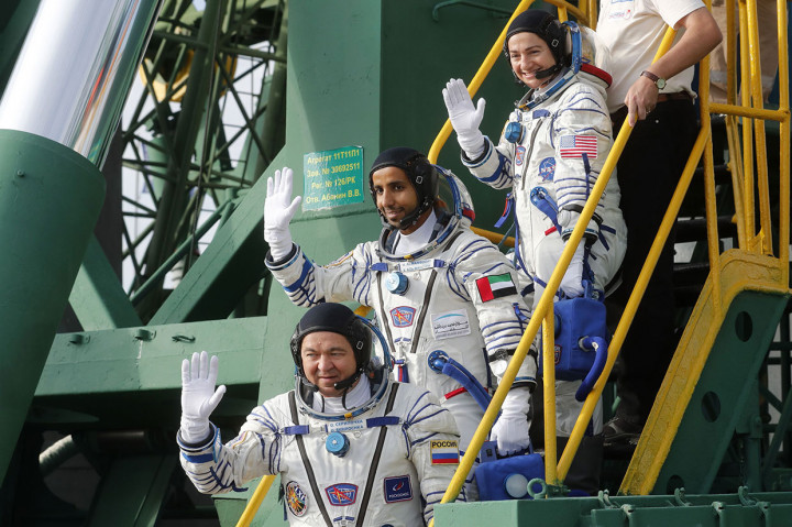 Mansoori akan menghabiskan delapan hari di ISS. Dia akan kembali ke Bumi bersama Nick Hague dari NASA dan kosmonaut Rusia Alexey Ovchinin pada 3 Oktober. Skripochka dan Meir akan tetap di ISS hingga musim semi 2020.
