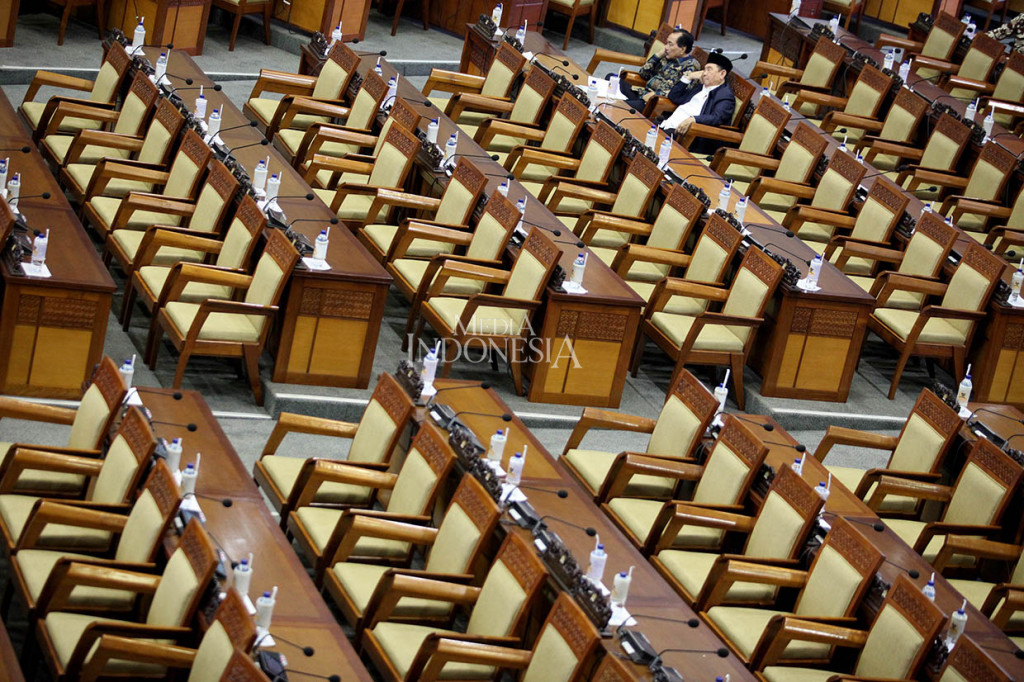 Anggota dewan mengikuti rapat paripurna di Gedung Nusantara II DPR, Kompleks Parlemen Senayan, Jakarta.