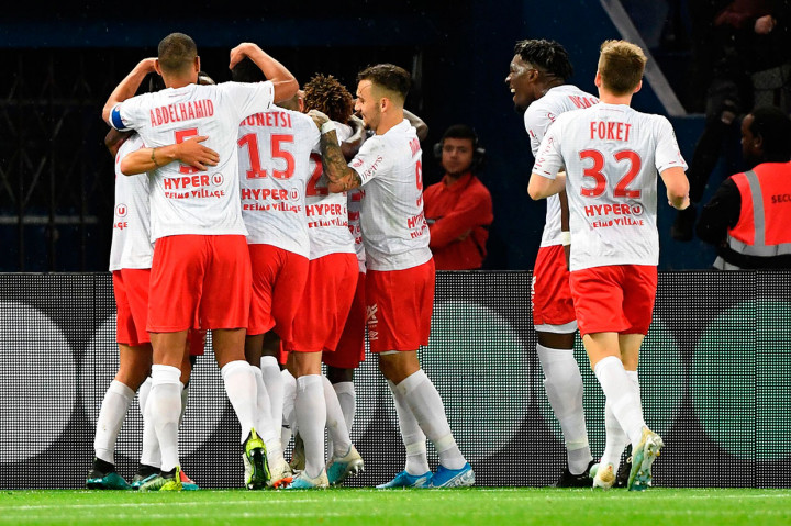 Reims, yang juga mengalahkan PSG 3-1 di akhir musim lalu, menjebol gawang tuan rumah lewat tandukan Hassane Kamara menyambut umpan silang Marshall Munetsi pada menit ke-29.
