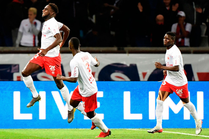 Dan Reims menyegel kemenangan menjadi 2-0 di masa injury time babak kedua lewat gol akrobatik Boulaye Dia.