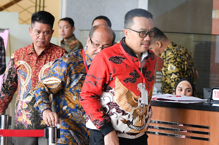 Selain Imam, KPK juga memanggil seorang saksi dalam penyidikan kasus itu dengan tersangka asisten pribadi Imam, Miftahul Ulum (MIU), yakni PNS di Kemenpora Atun. 