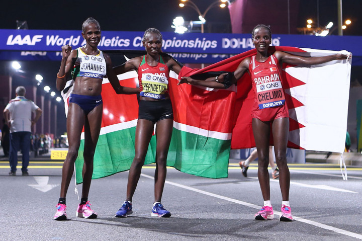 Dia mencapai garis finis dengan catatan waktu dua jam 32 menit 43 detik, catatan waktu paling lambat yang diraih seorang juara kejuaraan dunia atletik. Tapi tetap saja catatan waktu itu sudah cukup untuk mengatasi juara dunia asal Bahrain Rose Chelimo yang harus puas dengan medali perak, terpaut satu menit darinya. Pelari Namibia Helalia Johannes menuntaskan podium dengan meraih medali perunggu.    