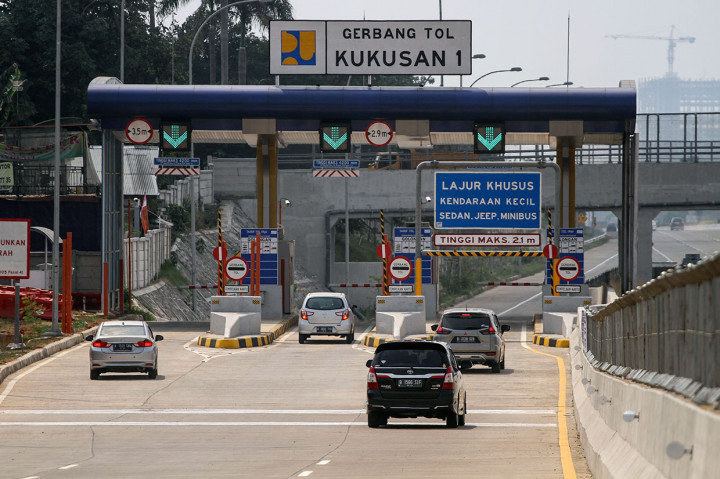 Kendaraan melintas di ruas Tol Cinere - Jagorawi (Cijago) seksi 2 di Depok, Jawa Barat, Sabtu, 28 September 2019.