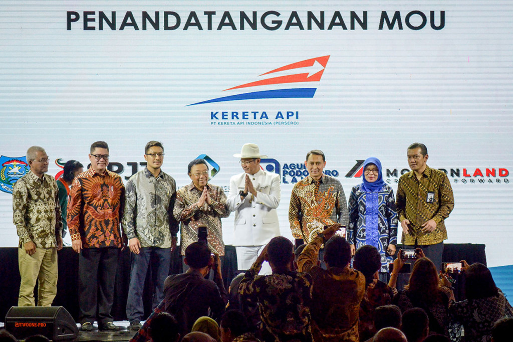 Pada HUT ke-74 tersebut PT KAI juga menandatangani beberapa nota kesepahaman (MoU) dengan sejumlah instansi. Instansi-instansi tersebut yaitu BUMN (Perum Perumnas dan PT Pindad Enjiniring Indonesia, LEN), pemerintah (Kementerian ESDM, Pemprov Bali, Pemkab Nganjuk, dan Pemkot Tegal), perusahaan pengembang kawasan (PT Sarana Pembangunan Jawa Tengah, PT Mitra Abadi Utama, dan PT Griya Sukamanah Permai), perusahaan teknologi (Alstom, Gojek, Grab, Linkaja), hingga instansi lain seperti Bank BJB, BPN Banten, BNPB, dan B4T.