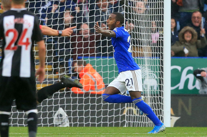 Kran gol Leicester dibuka Ricardo Pereira di menit ke-16. Tembakan dari luar kotak penalti yang dilesakkan pemain Portugal itu tak mampu dibendung Martin Dubravka.