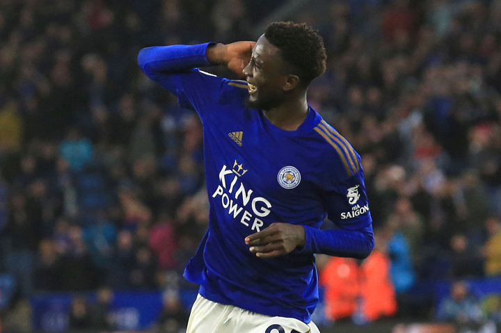 Wilfred Ndidi menutup kemenangan Leicester 5-0 berkat golnya di pengujung laga memanfaatkan umpan Jonathan Evans.