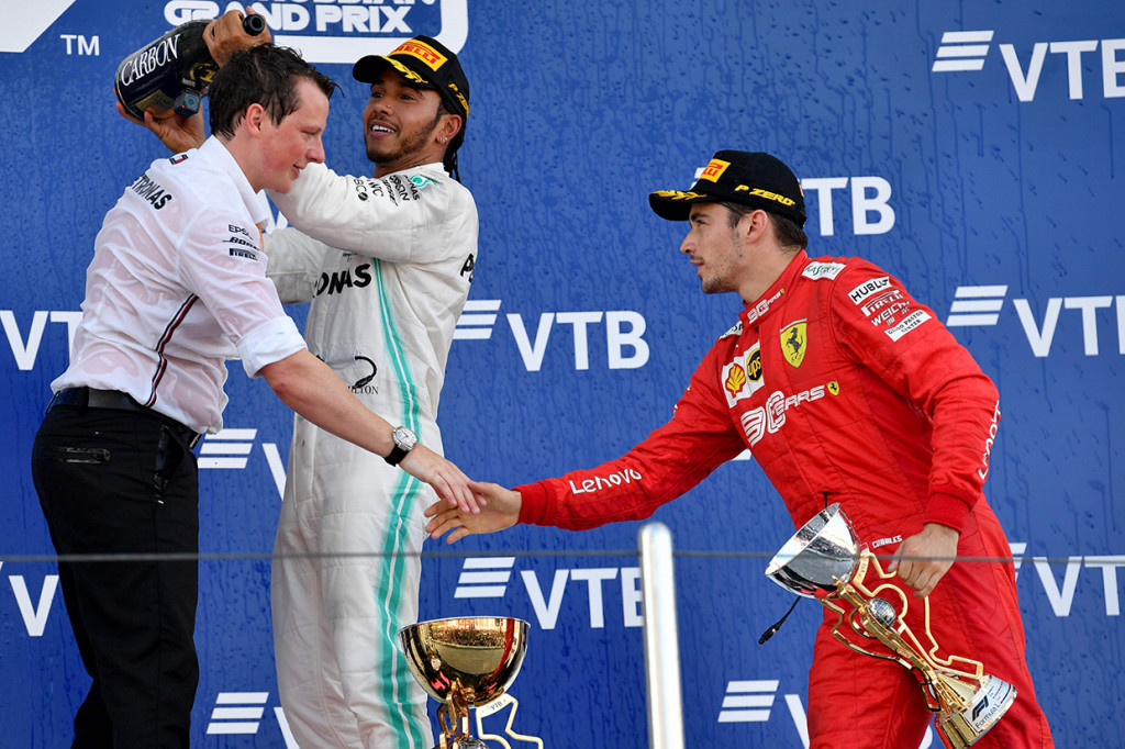 Ferrari membawa Charles Leclerc, yang start dari pole position, untuk melengkapi podium di peringkat tiga.