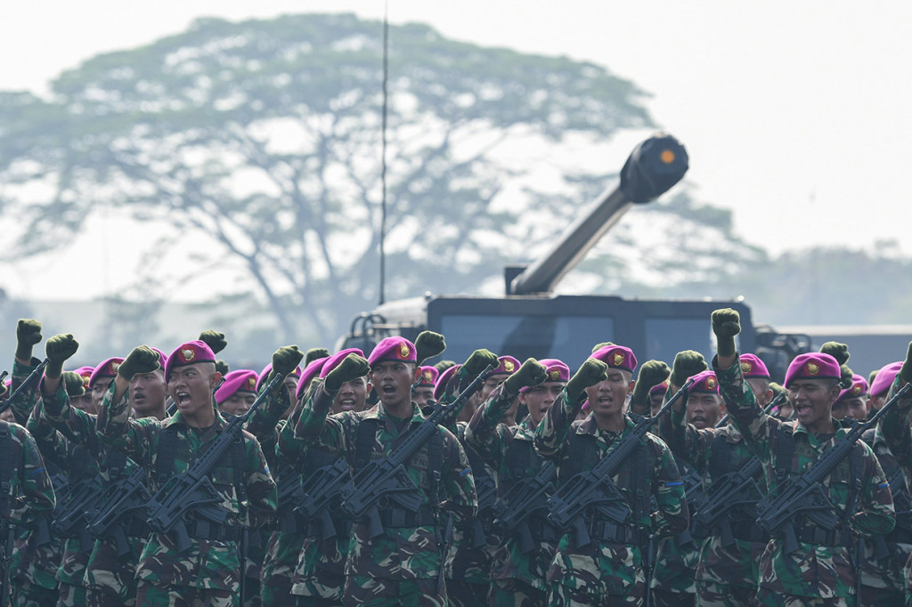 Prajurit Korps Marinir TNI AL mengikuti Apel Kesiapan Pasukan Pengamanan Pelantikan Presiden dan Wakil Presiden terpilih 2019 di Skuadron 17 Lanud Halim Perdanakusuma, Jakarta Timur.