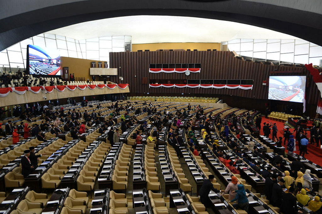 Para anggota DPR dan DPD terpilih bersiap menjalani pelantikan Gedung Nusantara Komplek Gedung MPR/DPR/DPD RI pada Selasa, 1 Oktober 2019.