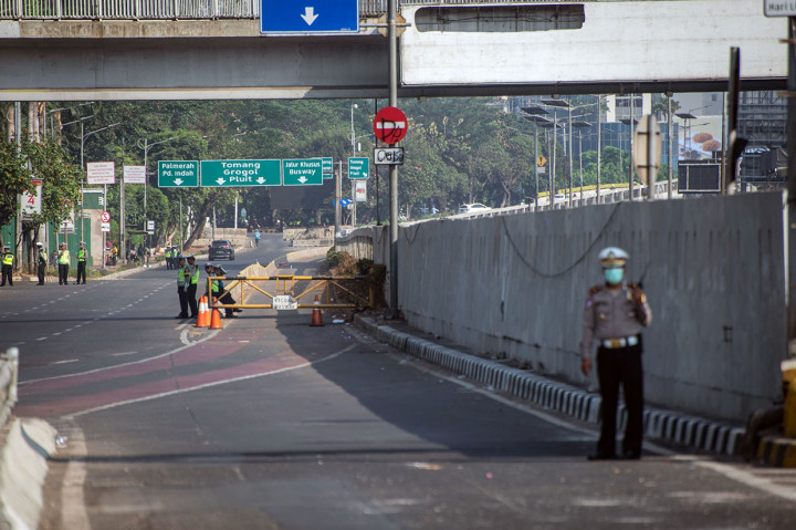 Dinas Perhubungan DKI Jakarta bersama Direktorat Lalu Lintas Polda Metro Jaya mengalihkan arus lalu lintas di sekitar Kompleks Parlemen Senayan saat berlangsungnya pelantilkan anggota DPR, DPD, dan MPR periode 2019-2024.
