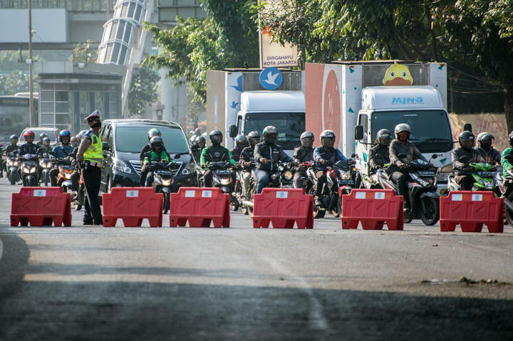 Masyarakat sebagai pengguna jalan dapat menyesuaikan perjalanannya dengan mencari jalur-jalur yang dapat dilintasi agar terhindar dari kemacetan.