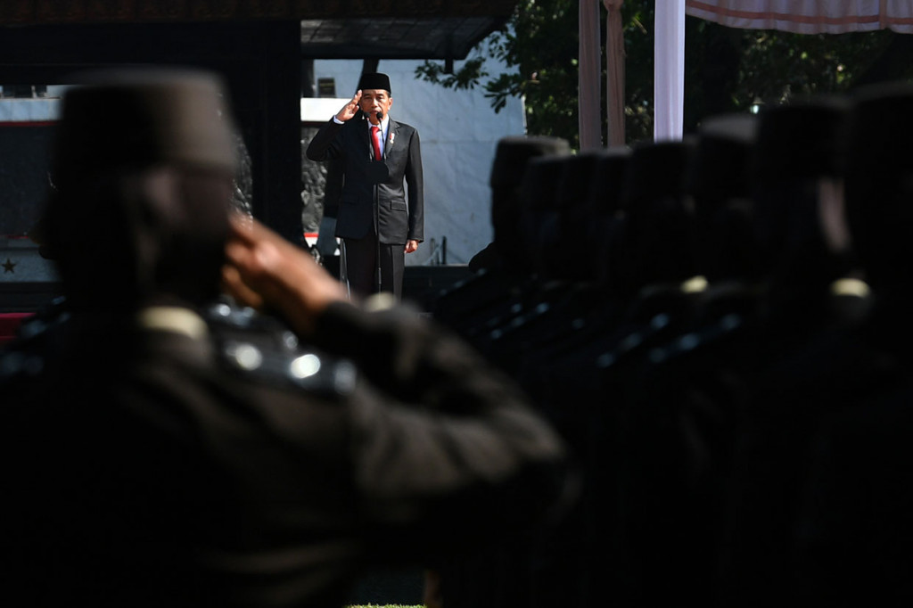 Presiden Joko Widodo memberi hormat saat memimpin upacara peringatan Hari Kesaktian Pancasila di Monumen Pancasila Sakti, Lubang Buaya, Jakarta Timur, Selasa, 1 Oktober 2019.