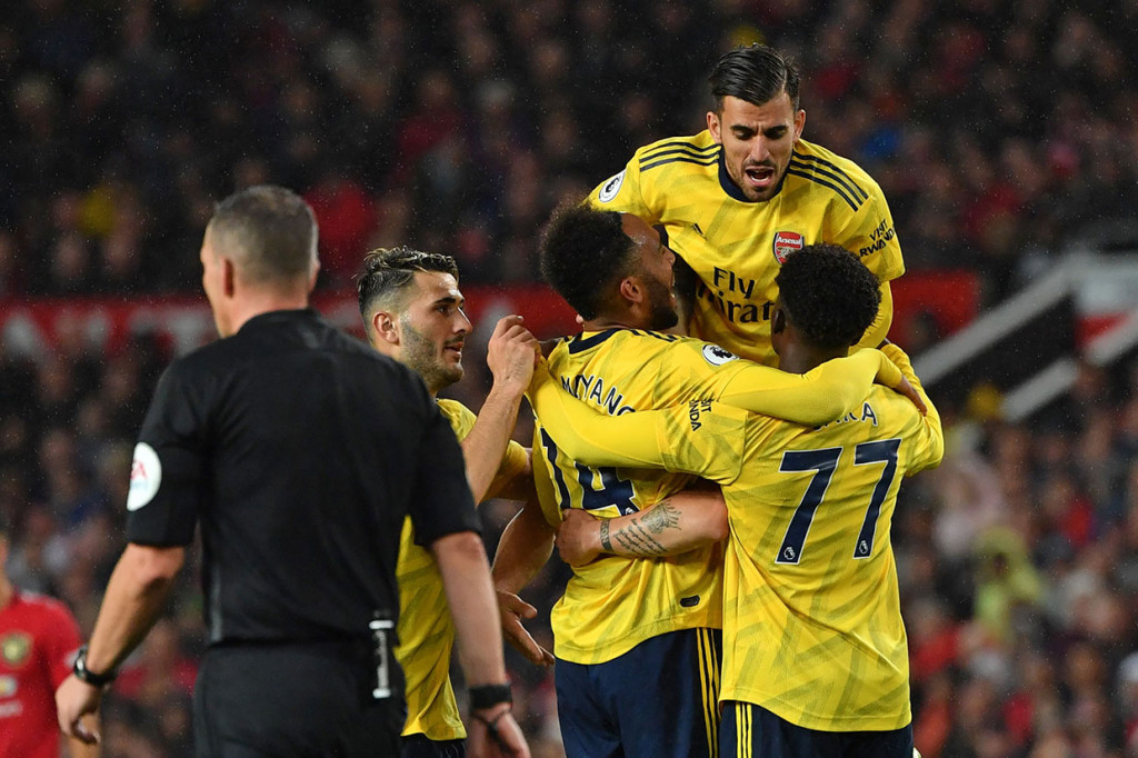 Arsenal berhasil menyamakan kedudukan menjadi 1-1 lewat gol Perre-Emerick Aubameyang. Sebelumnya Aubameyang sempat dinyatakan offside oleh hakim garis, namun Video Assistant Referee (VAR) mensahkan gol tersebut.