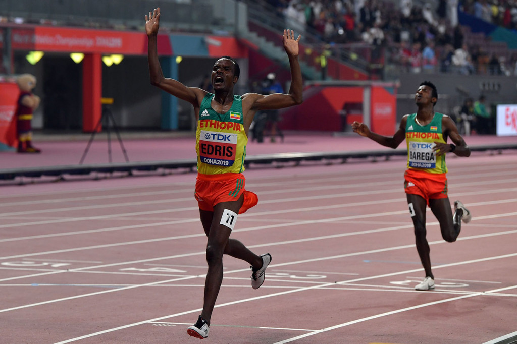 Rekan senegaranya, Selemon Barega (19) menyabet medali perak setelah mencatat waktu 12:59.70, sedangkan pelari Kanada Mohammed Ahmed harus puas dengan medali perunggu setelah mencatat masa 13:01.11. 